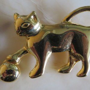 SFJ Gold Alloy CAT with Ball Brooch Vintage (F5)